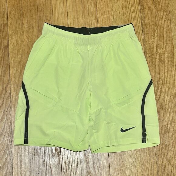 Nike Court Dri-FIT Advantage Men's Size M 9